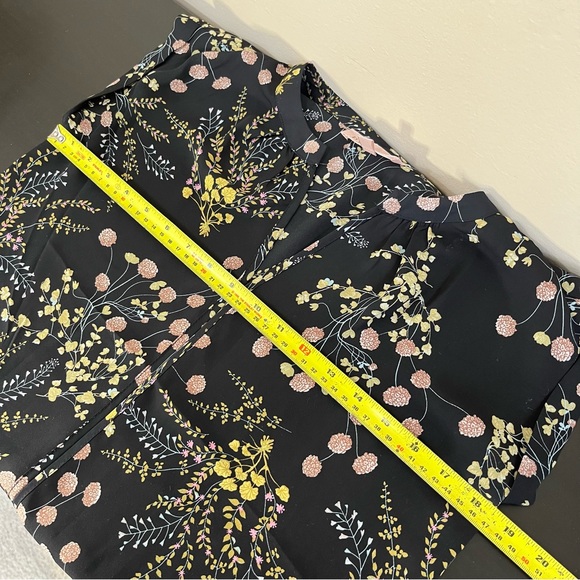 Philosophy Floral V-Neck Short Sleeve Blouse - Picture 11 of 13